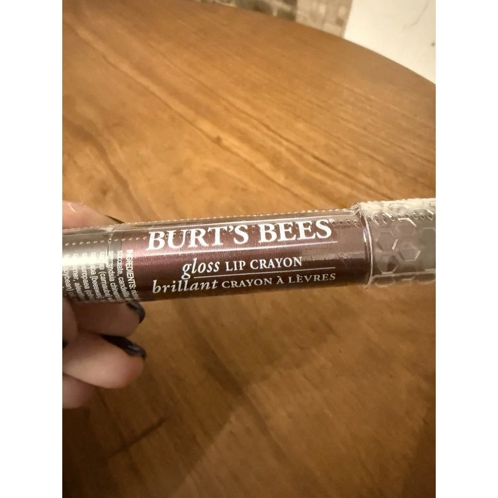 (1) BURT'S Burts Bees 100% Natural Lip Crayon  432 BORDEAUX VINES New Sealed